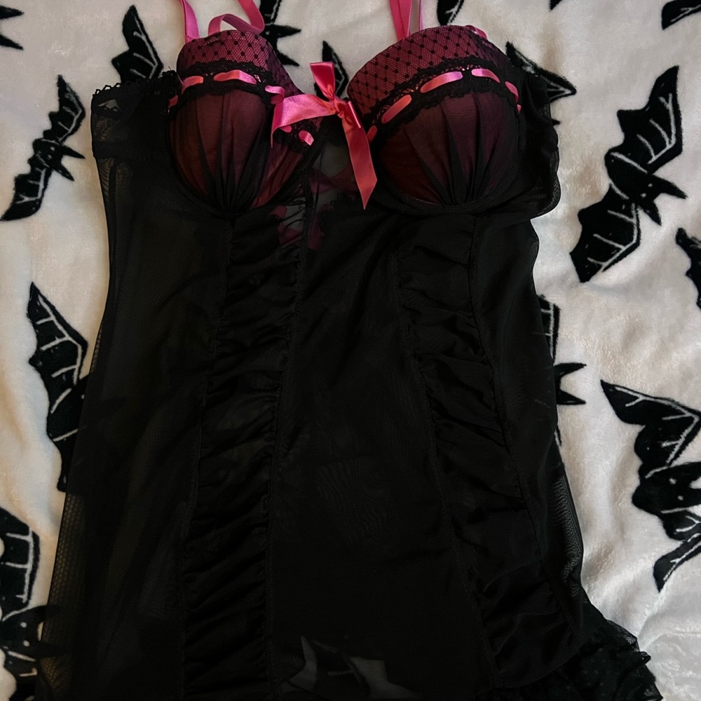Black and pink 32b lingerie